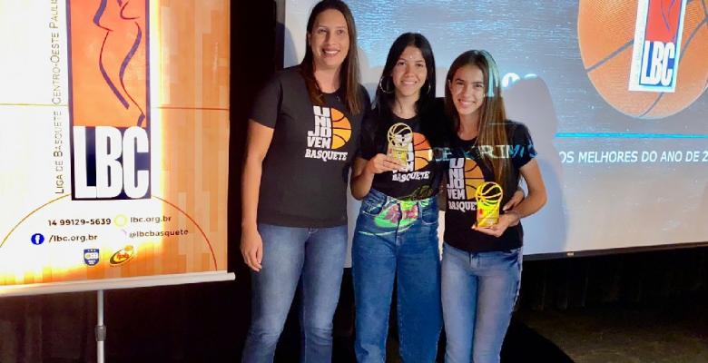 Atletas do projeto de basquete feminino unijovem recebem premiações e homenagens de melhores jogadoras no Sesc de Bauru