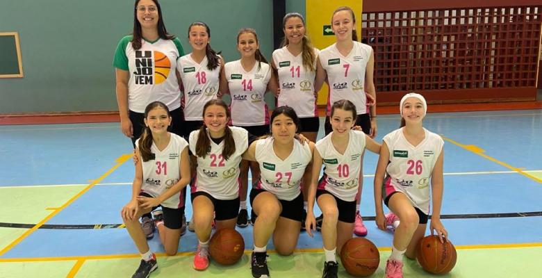 Basquete feminino Unijovem disputa torneio contra Paraguaçu no ginásio do colégio Cristo Rei