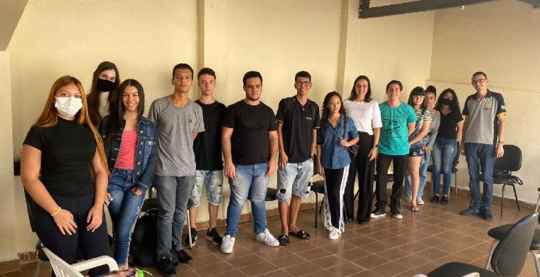 Mesa redonda prepara jovens para conquista de vaga no mercado de trabalho.