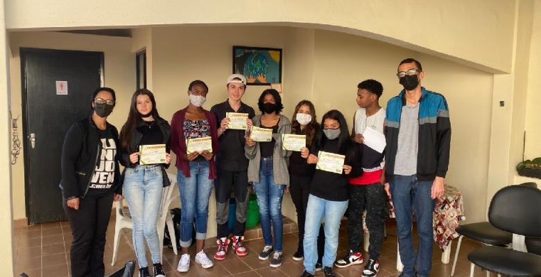 Alunos do curso de Secretariado realizam atividade prática referente  funções do profissional.