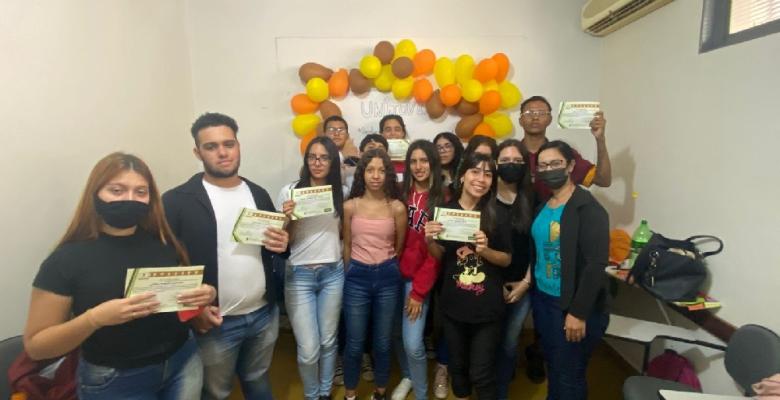 Turmas de secretariado encerra curso com apresentações e confraternização final.