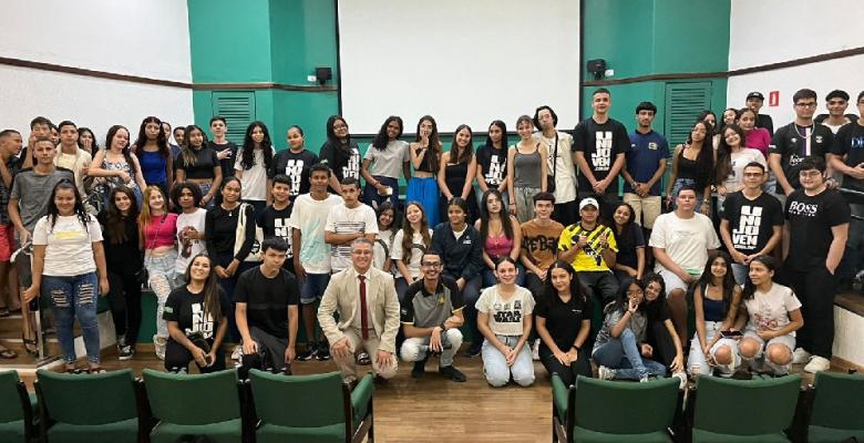 Mais de 80 Jovens da Unijovem se reúnem para palestra com Delegado de Polícia